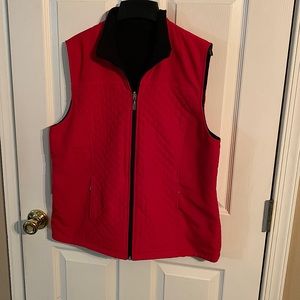 Karen Scott Sport reversible red quilted/black fleece vest. Size M.